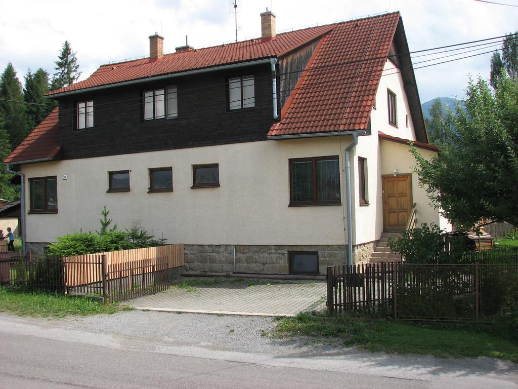 Forester Apartment Зуберец Екстериор снимка